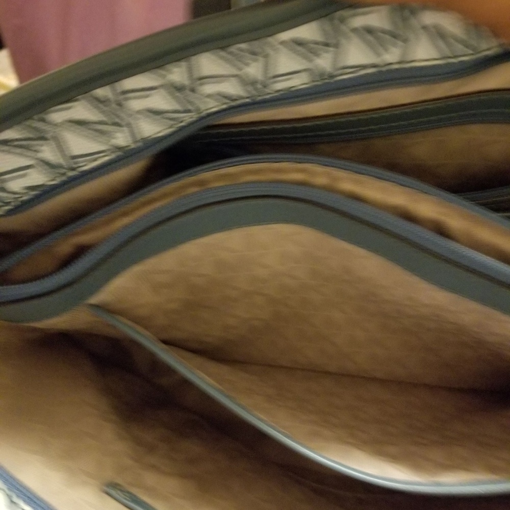 Purse with wristlet